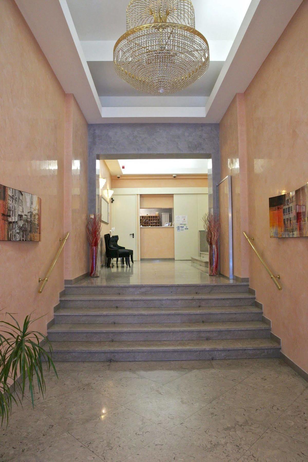 Residence Le Terrazze Triëst Buitenkant foto
